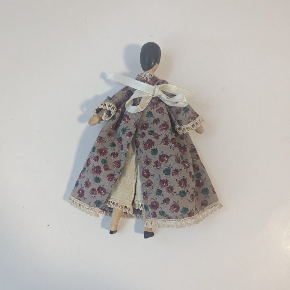 Vintage Folk Art Wooden Doll Articulated Rubber Band Apron Bloomers Rustic - Picture 7 of 9